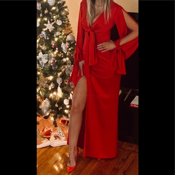Gizia red gown - Picture 1 of 2
